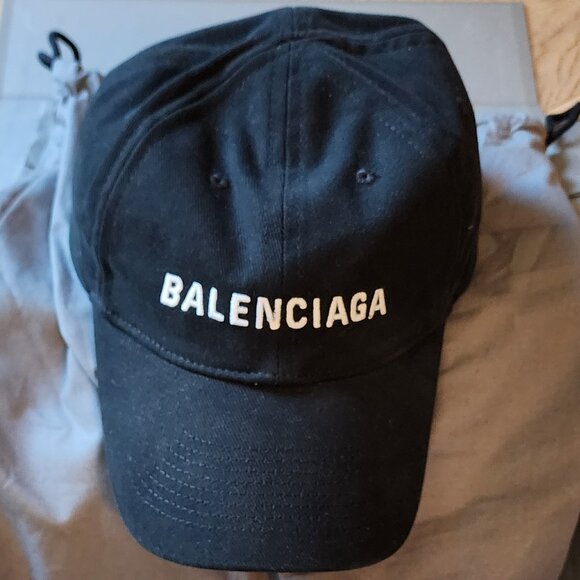 LIKE NEW Balenciaga Cap Black White Size L - Picture 1 of 6